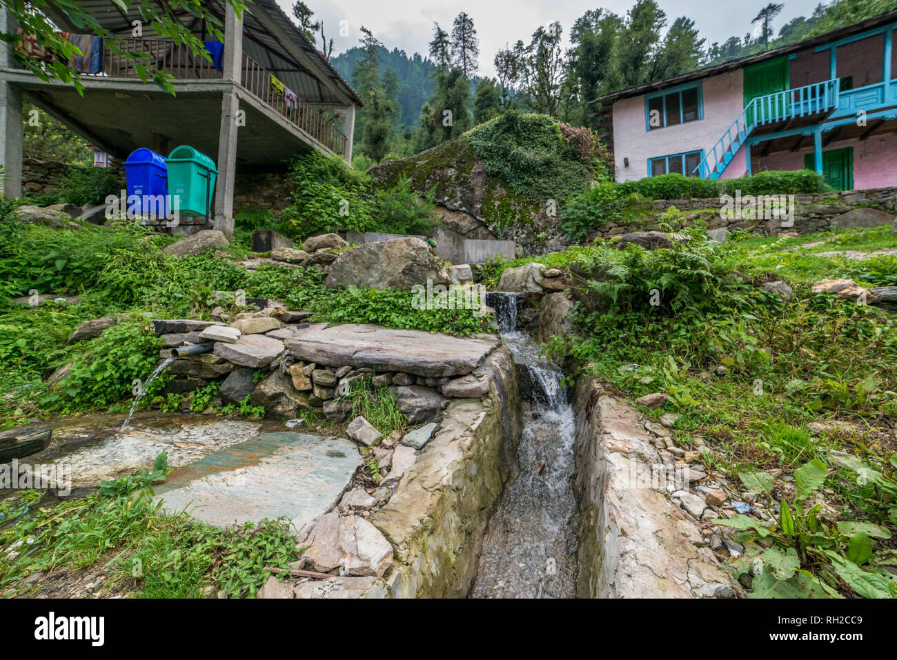 Dorf Holz haus in Himalaya, Himachal Pradesh, Indien Stockfoto