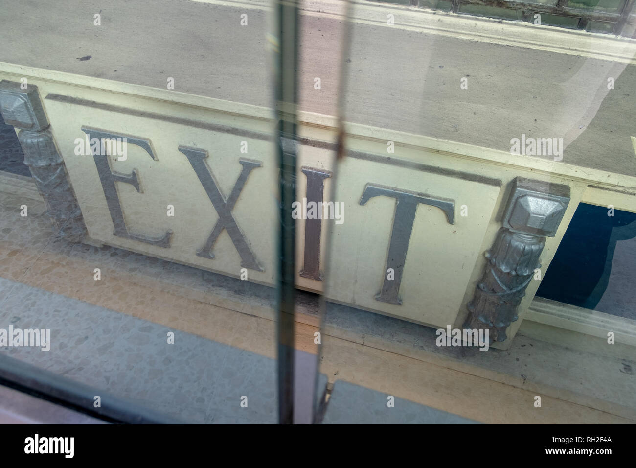 Ausgangsschilder Stockfotos Und Bilder Kaufen Alamy