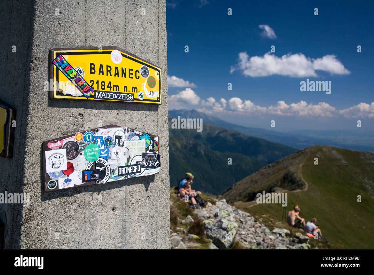 Kennzeichnung Baranec Gipfel eines Berges, der Berg in der Westlichen Tatra in der Slowakei. Stockfoto