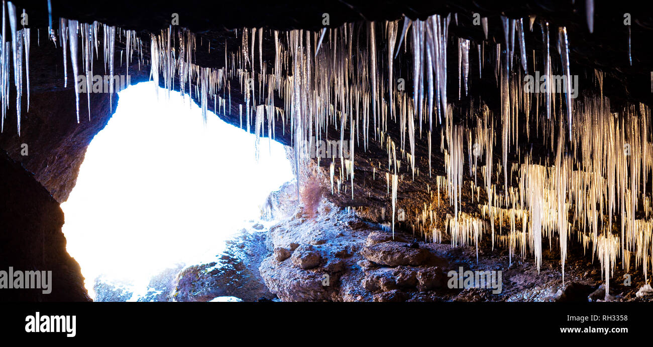 Panorama der Höhle mit Stalaktiten. Stockfoto