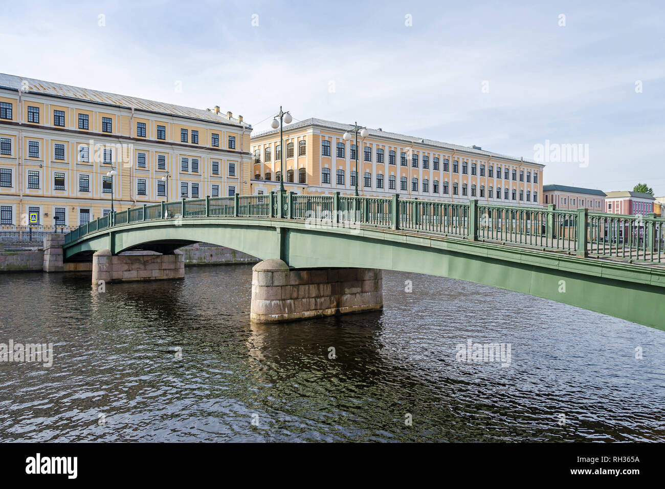 Englisch Brücke - ein Fußgänger drei span Bridge auf Stahlbeton Widerlager mit Granit-Set - über Fontanka anschließen Pokrowski und EIN Stockfoto