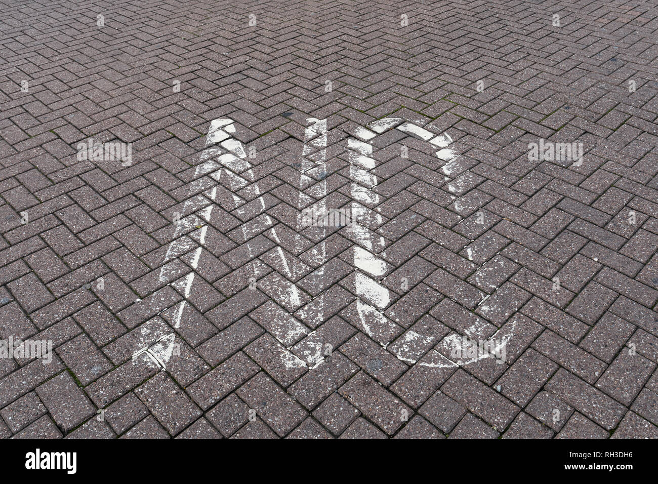 Das Wort "NO", auf dem Bürgersteig lackiert Stockfoto