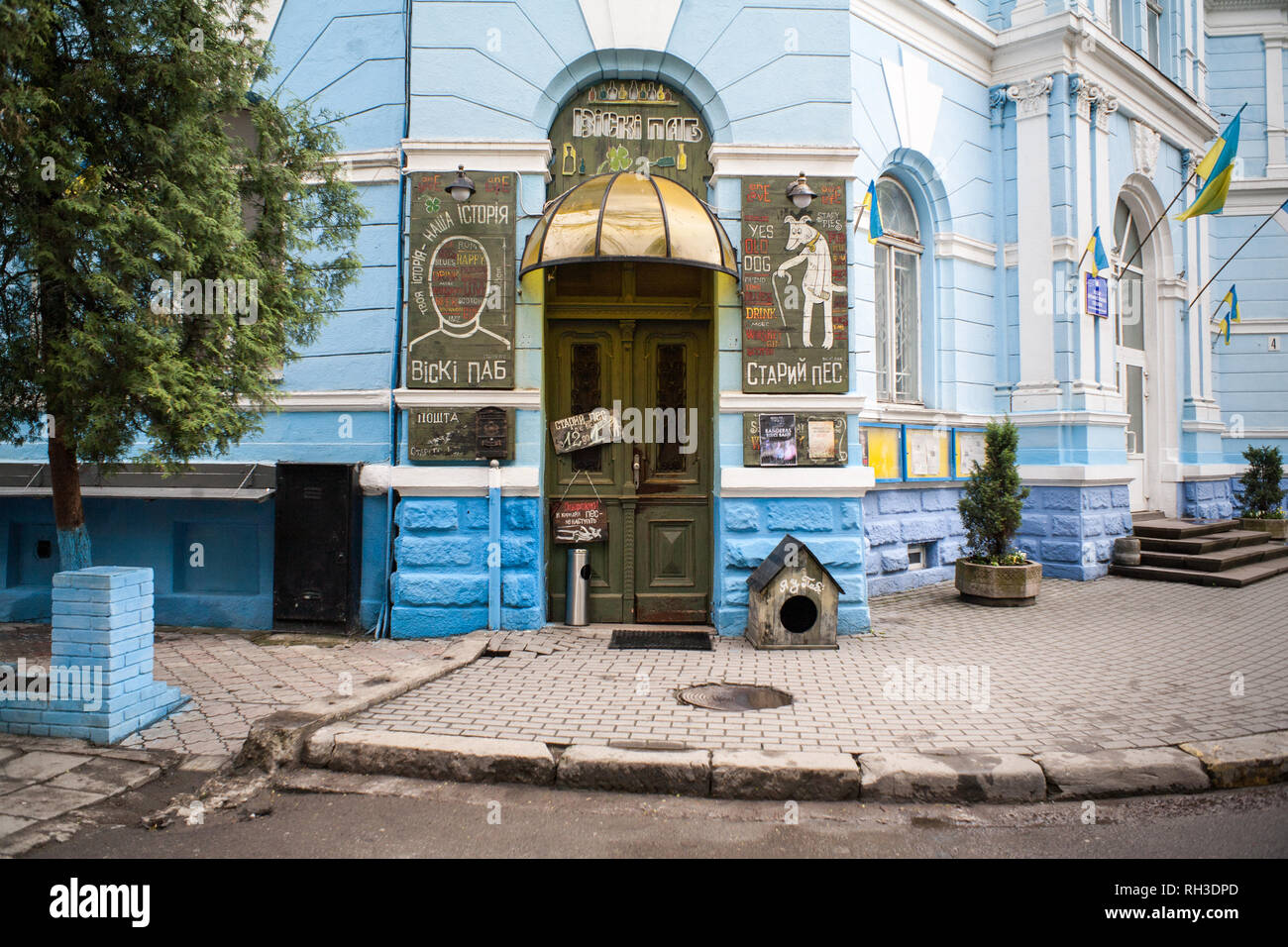 - IWANO FRANKIWSK, UKRAINE - Mai 1, 2017; Whiskey Pub Staryi Spe Stockfoto