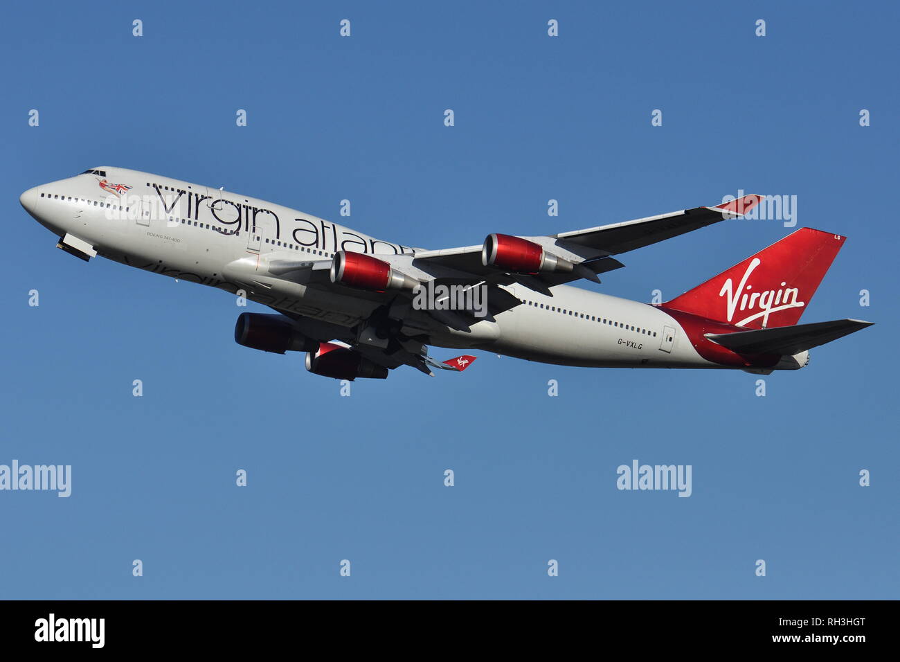 VIRGIN ATLANTIC Boeing 747-400 G-VXLG 'Ruby Tuesday' fährt der Gatwick gebunden für Orlando. Stockfoto