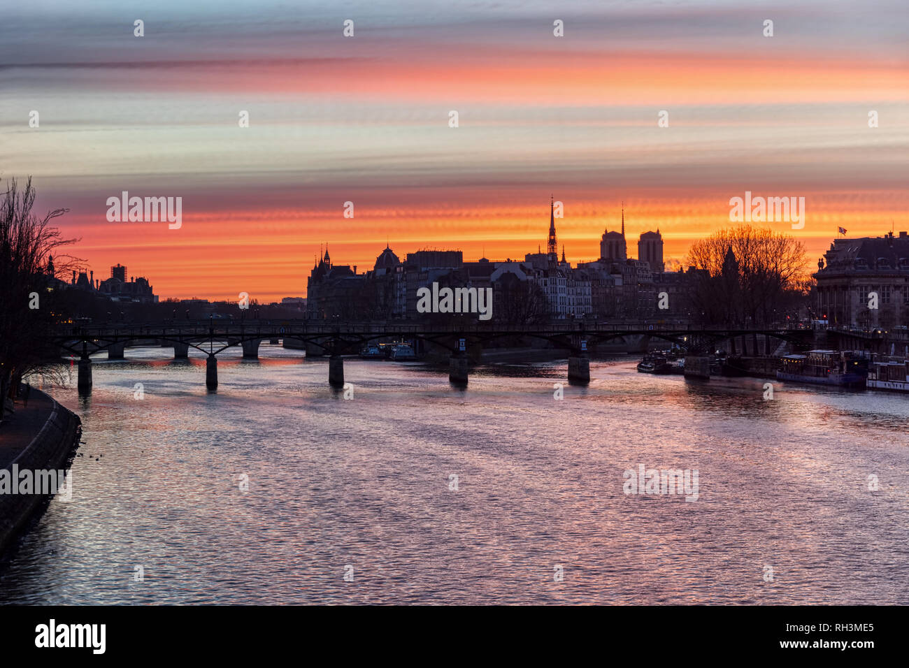 Timelapse Übergang der Sonnenaufgang über Ile de la Cite im Winter - Paris Stockfoto