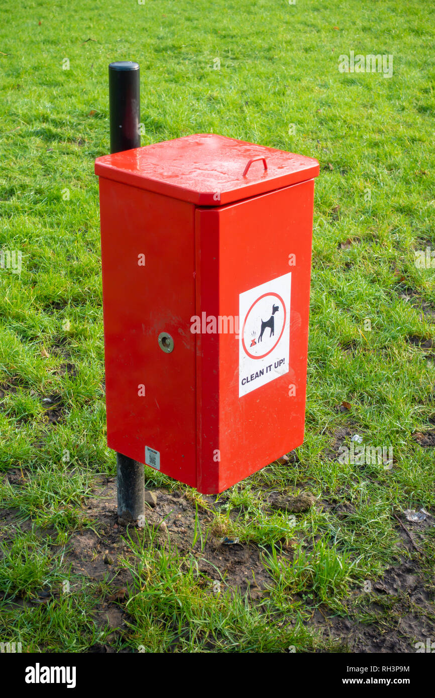 Ein Hund Abfalleimer in Bury, Lancashire Stockfoto