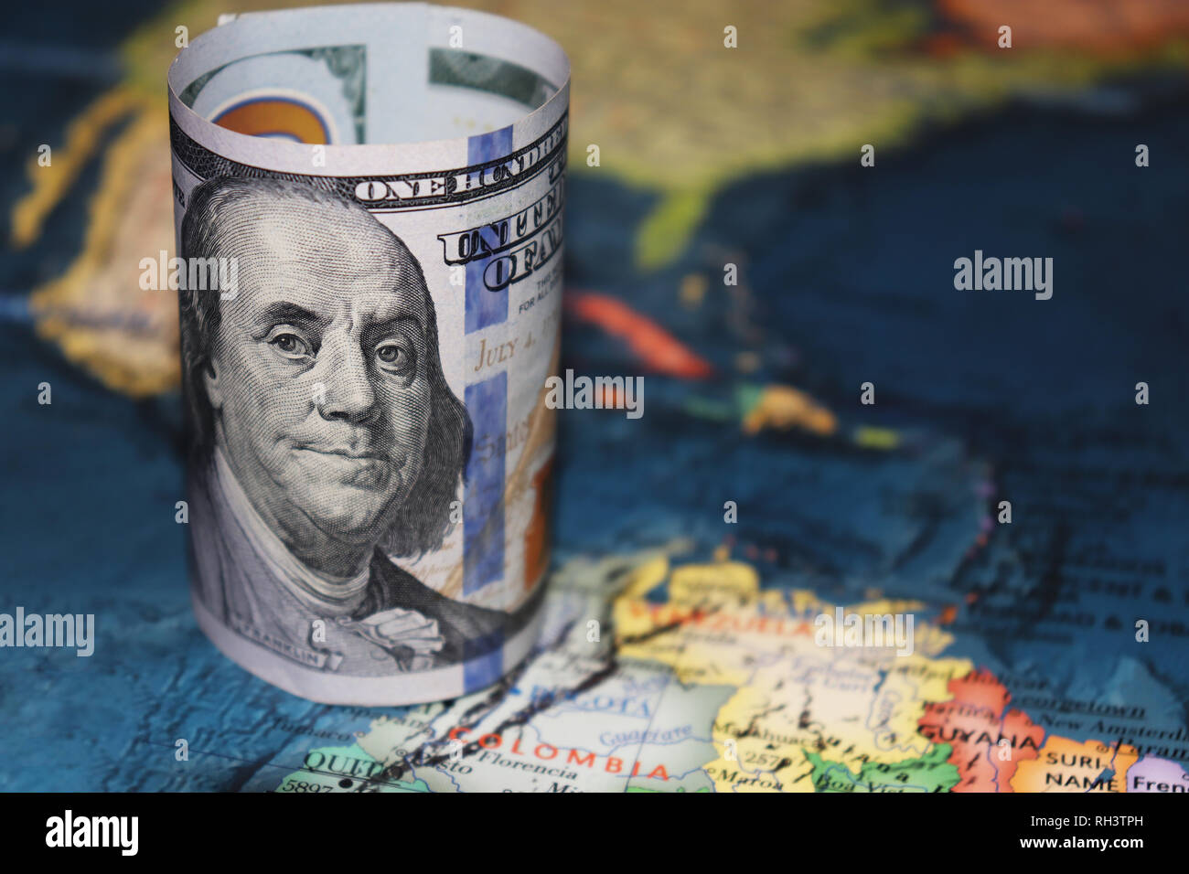 US-Dollar auf der Karte von Lateinamerika. Konzept der politischen Krise in Venezuela, amerikanischen Einfluss Stockfoto