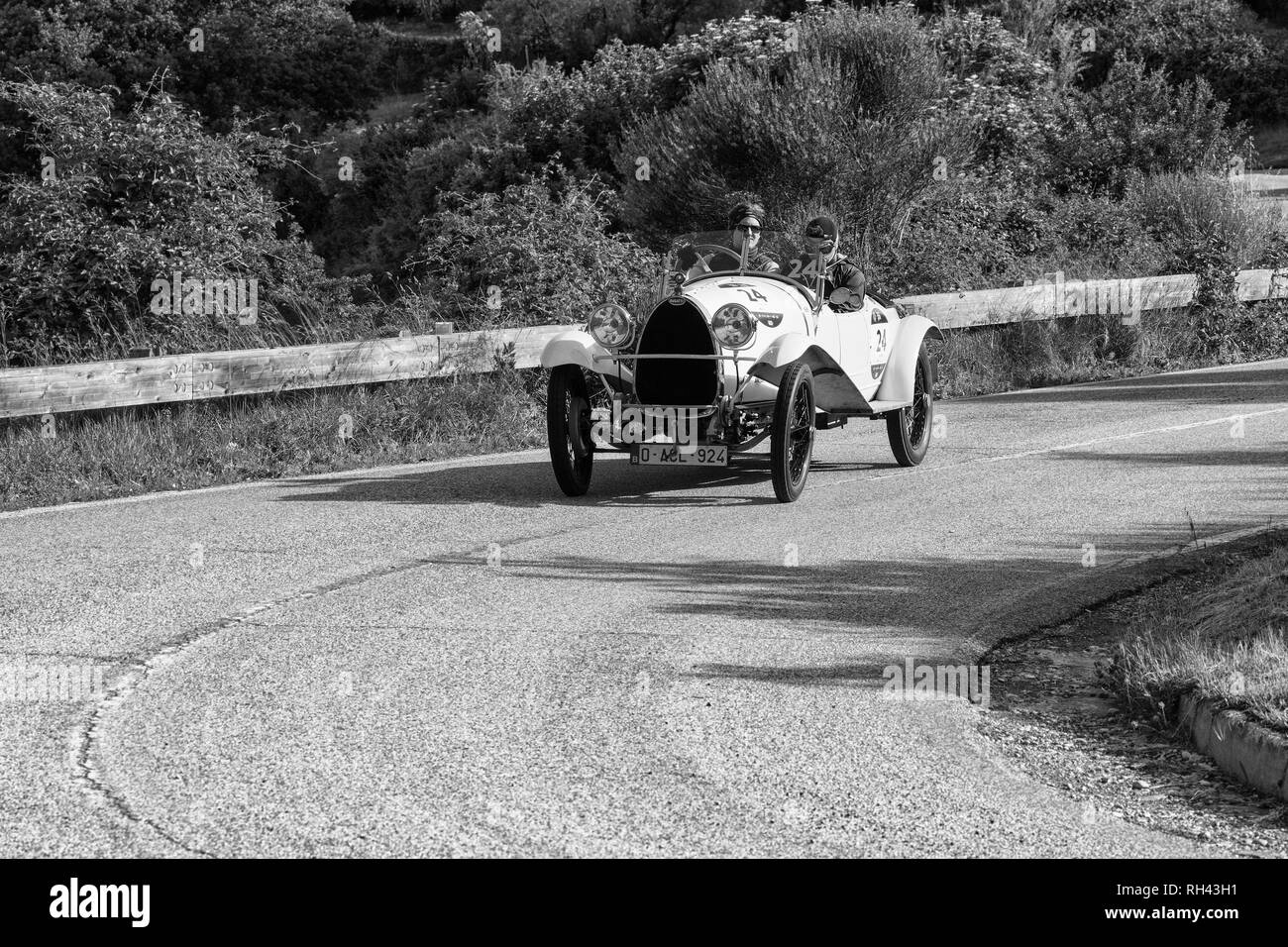 PESARO COLLE SAN BARTOLO, Italien, 17. Mai - 2018: Bugatti T23 BRESCIA 1925 auf einem alten Rennwagen Rallye Mille Miglia 2018 die berühmten italienischen Histor Stockfoto
