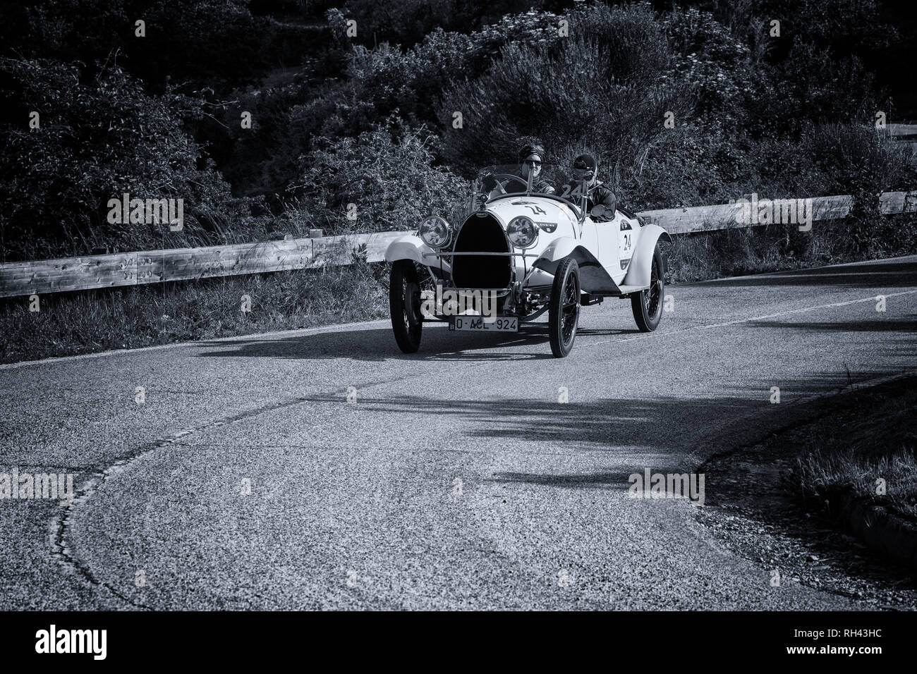 PESARO COLLE SAN BARTOLO, Italien, 17. Mai - 2018: Bugatti T23 BRESCIA 1925 auf einem alten Rennwagen Rallye Mille Miglia 2018 die berühmten italienischen Histor Stockfoto
