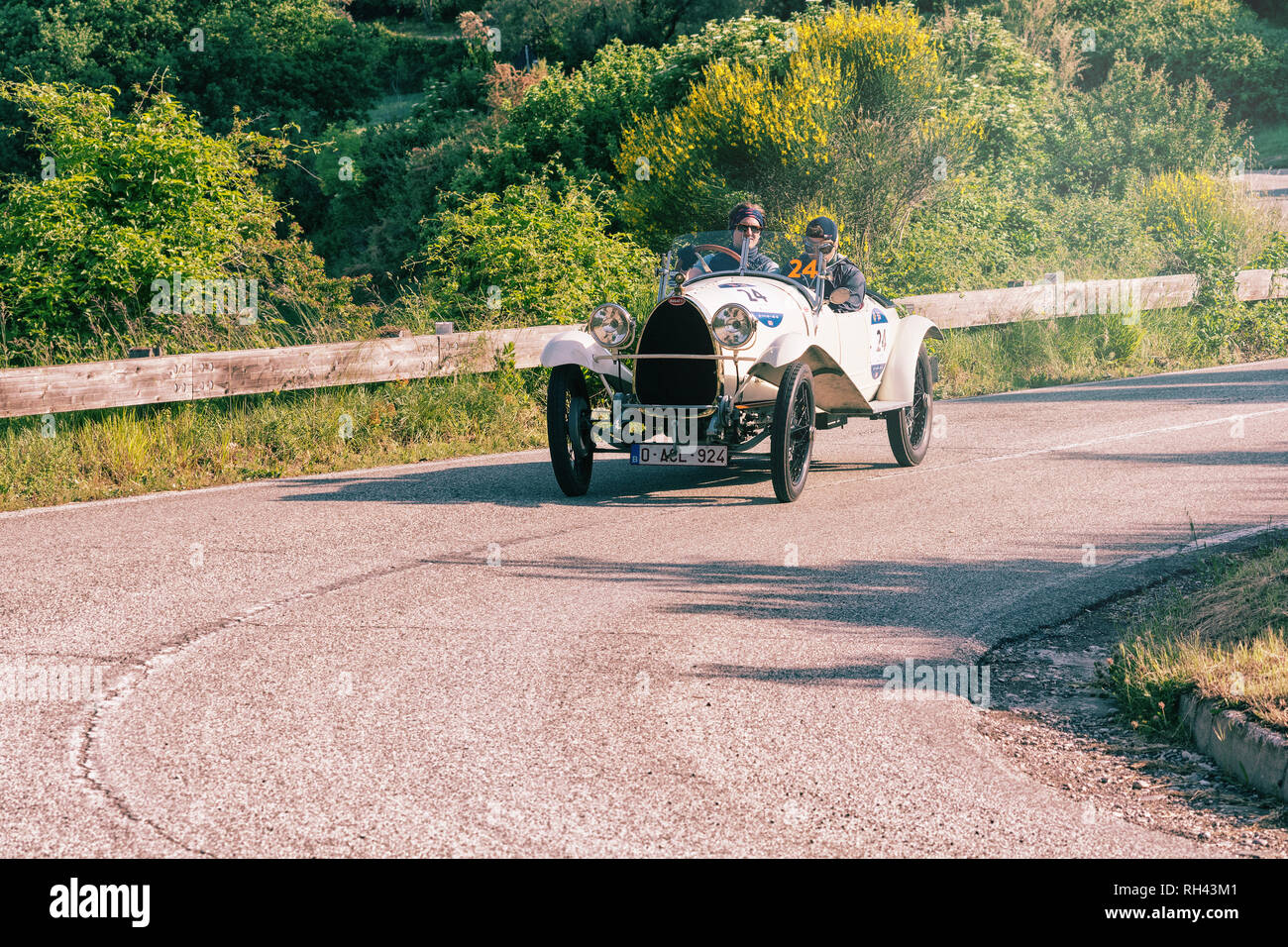 PESARO COLLE SAN BARTOLO, Italien, 17. Mai - 2018: Bugatti T23 BRESCIA 1925 auf einem alten Rennwagen Rallye Mille Miglia 2018 die berühmten italienischen Histor Stockfoto