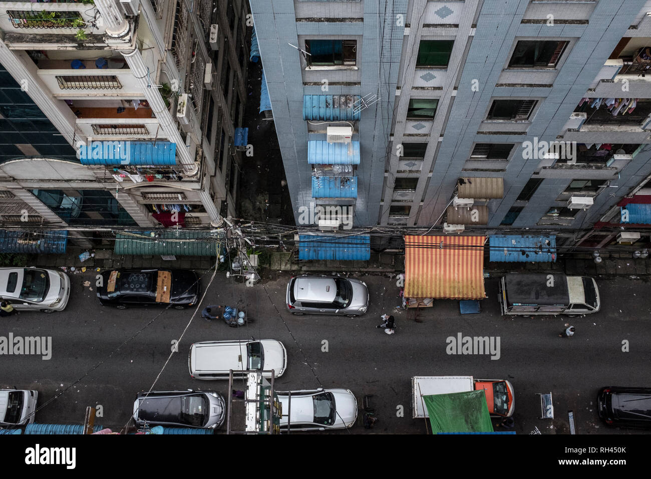 Yangon, Myanmar - 30. September 2016: Yangon Straße der Innenstadt von oben gesehen Stockfoto