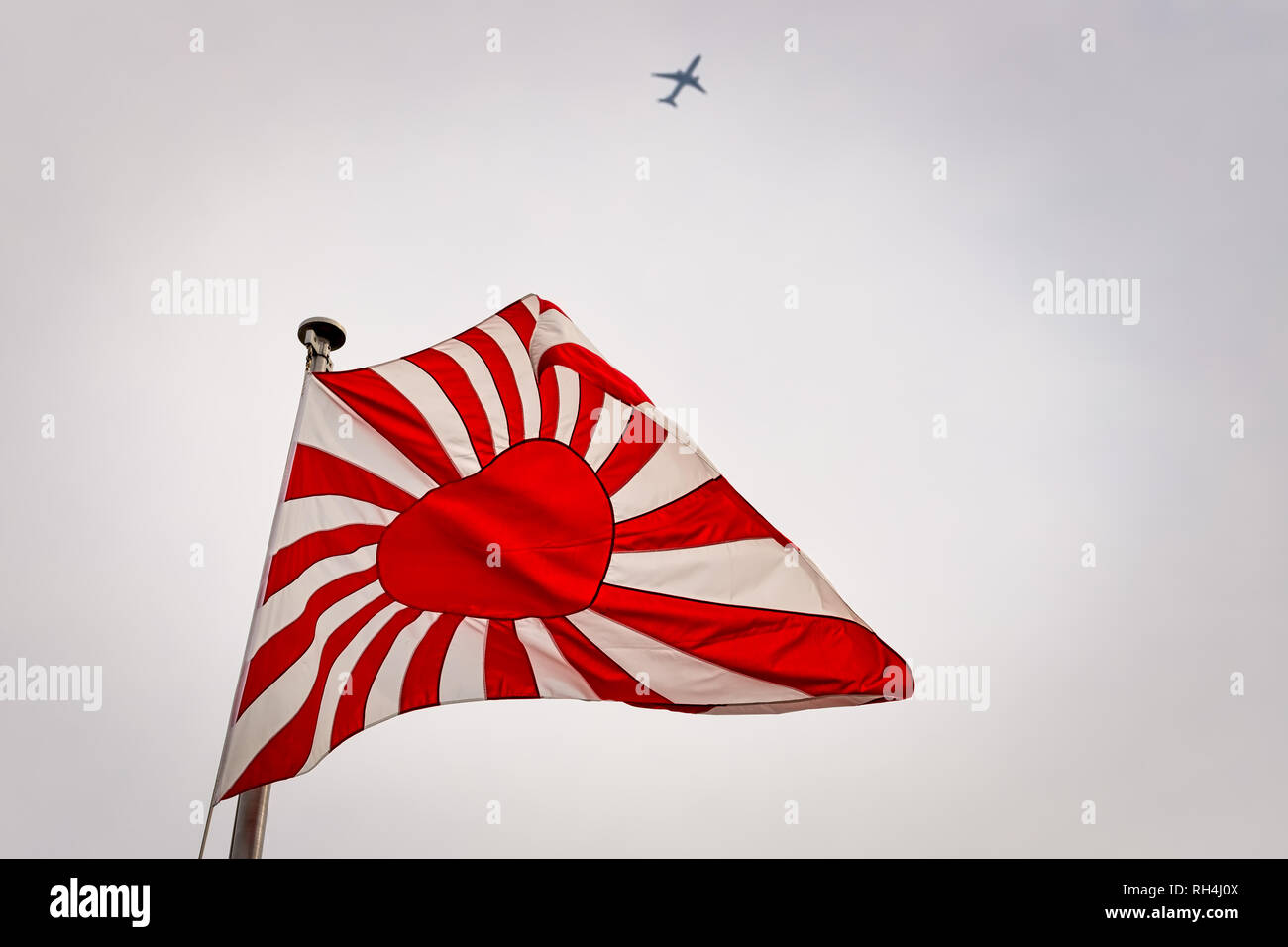 Die Flagge, Stern, der Kaiserlichen Japanischen Marine im Wind. Stockfoto