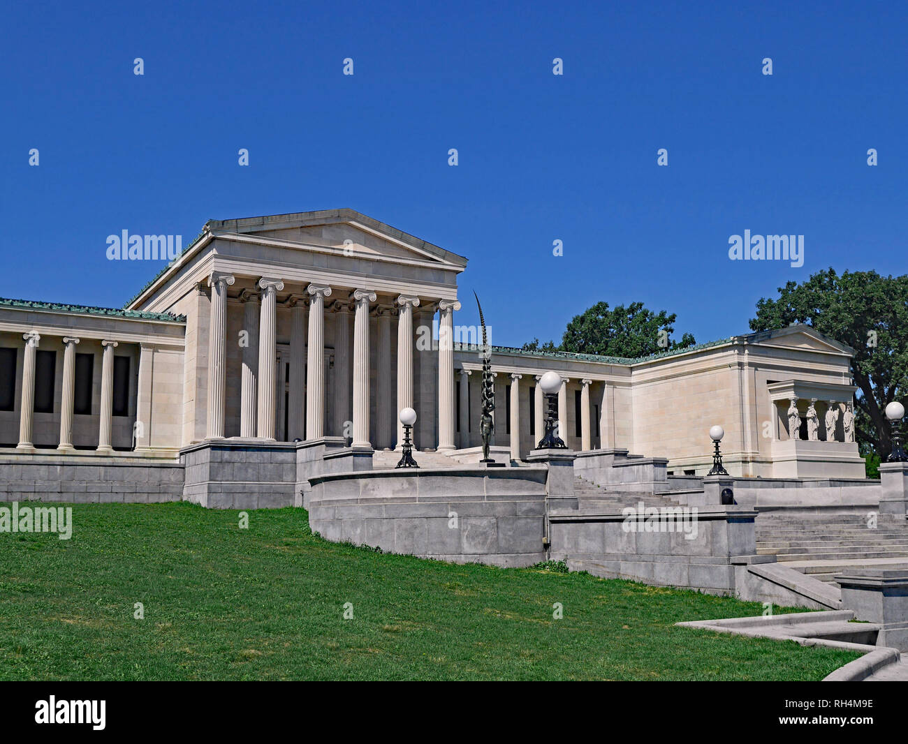 BUFFALO, USA - AUGUST 2016: externe Design Die Albright Knox Art Gallery imitiert einen griechischen Tempel, aber die Sammlung ist in erster Linie an Moderne gewidmet Stockfoto