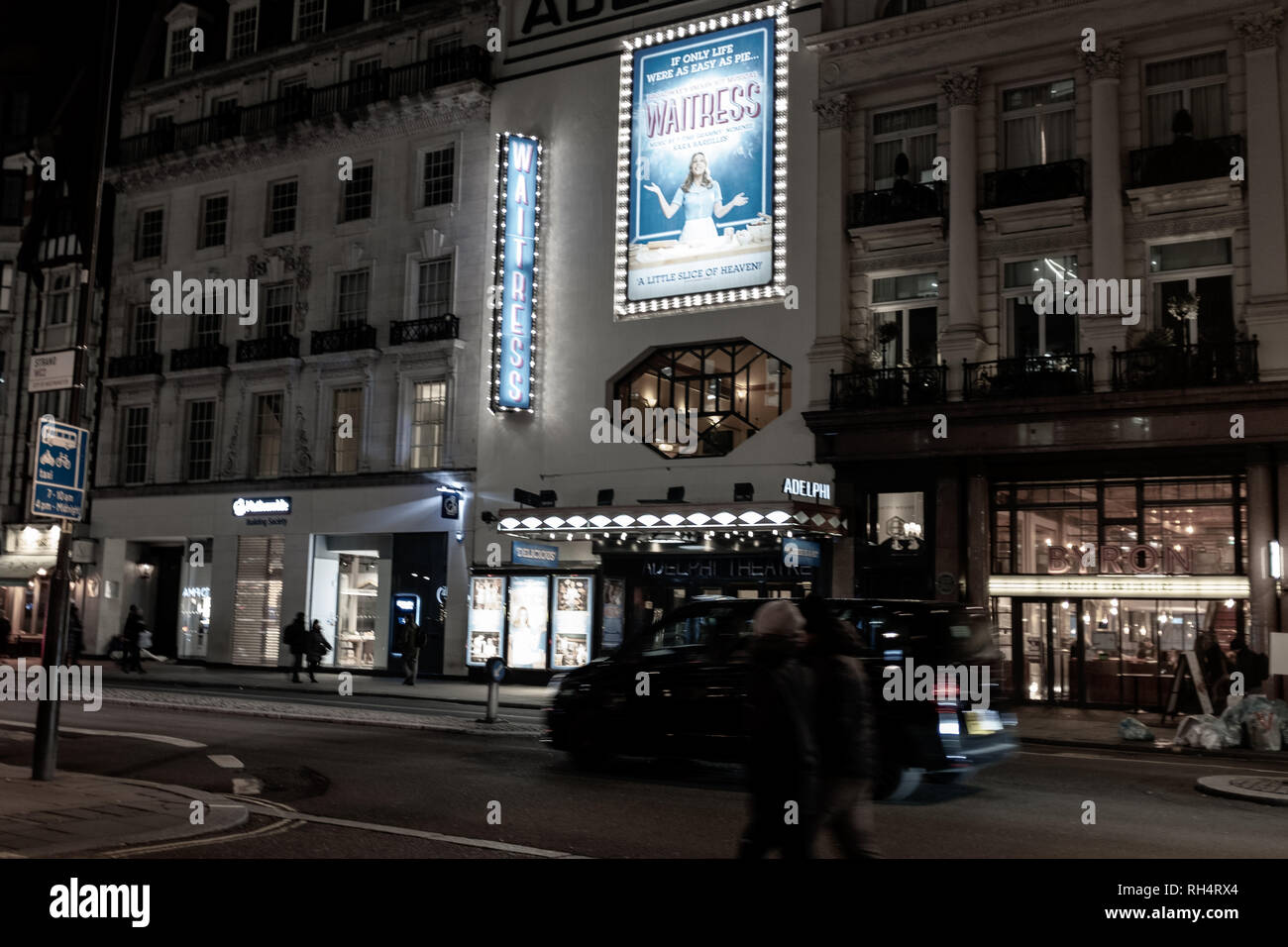 Adelphi Theatre, Strand, London, UK, Nacht Stockfoto