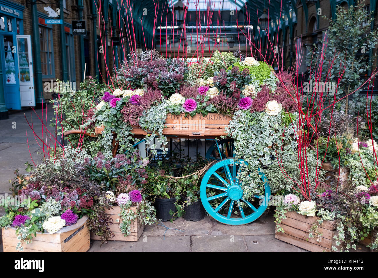 Traditionelle Blume Barrow im Apple Markt, Covent Garden, London, UK Stockfoto