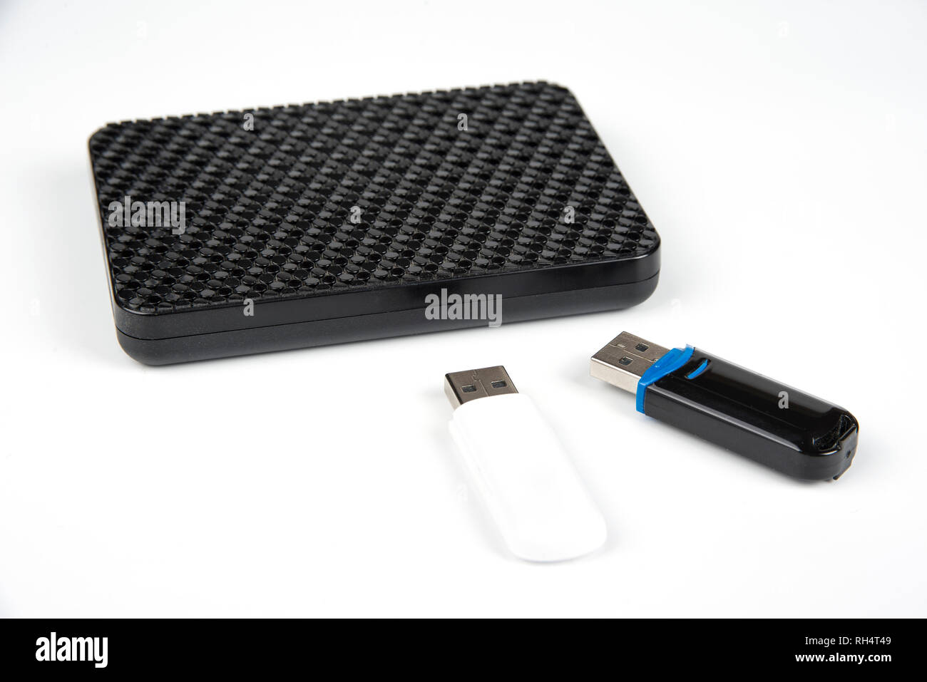 USB-Stick und externer Festplatte auf dem weißen Stockfotografie - Alamy