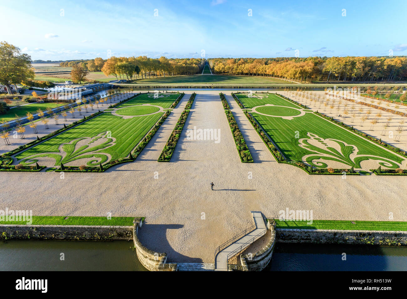 Frankreich, Loir et Cher, Chambord, Schloss Chambord, der Französischer Garten oder den Jardin à la Française von der Terrasse // Frankreich, Loire-et-Cher Stockfoto