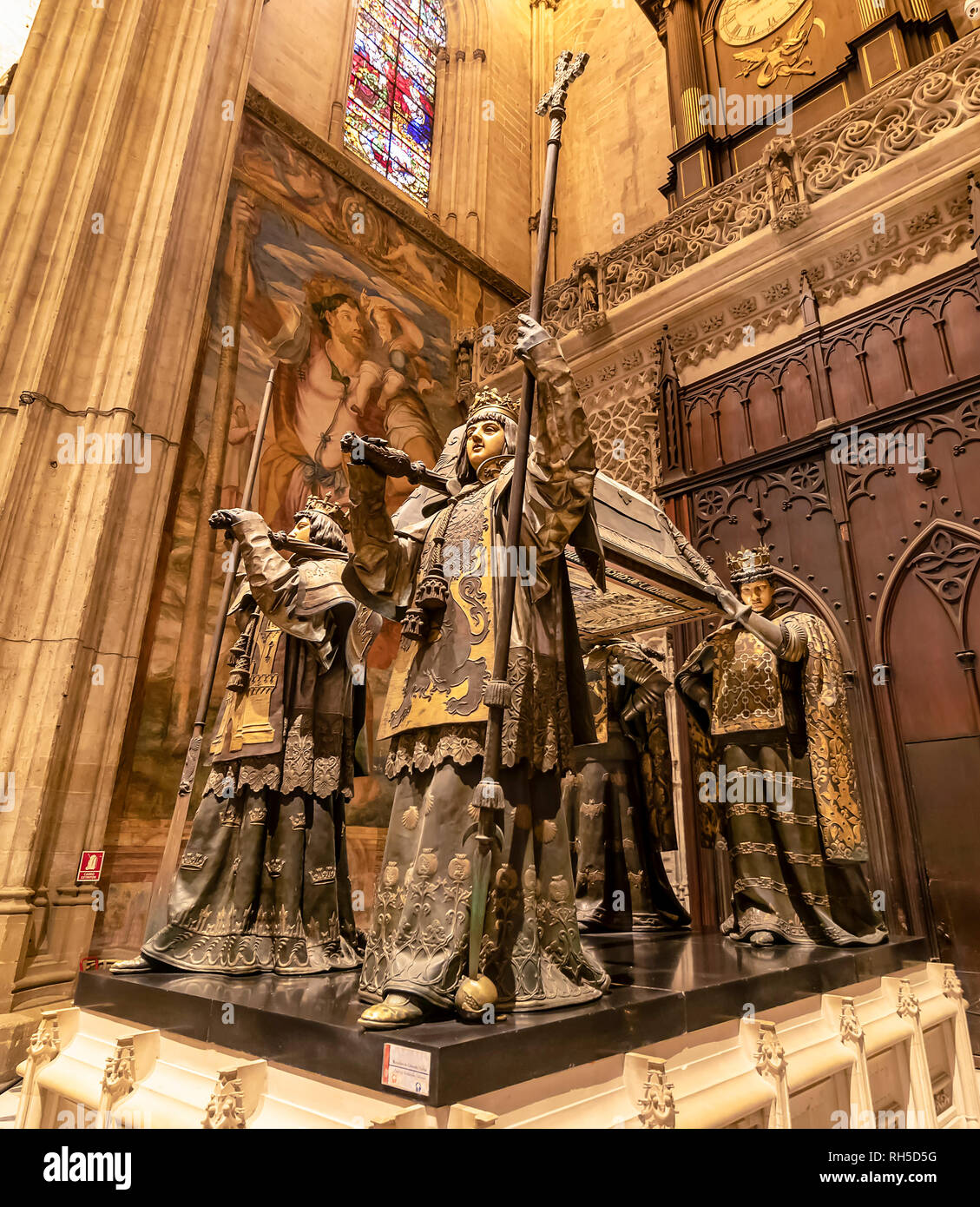 Sevilla, Spanien - Januar 13, 2019: Grabmal von Cristobal Colon in der Kathedrale in Sevilla, Andalusien, Spanien Stockfoto