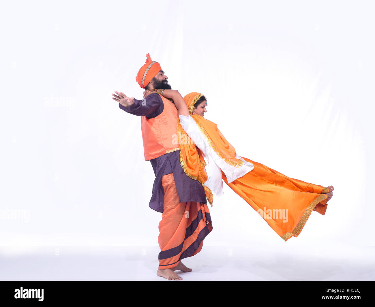 Porträt EINER GRUPPE VON BHANGRA TÄNZER Stockfoto