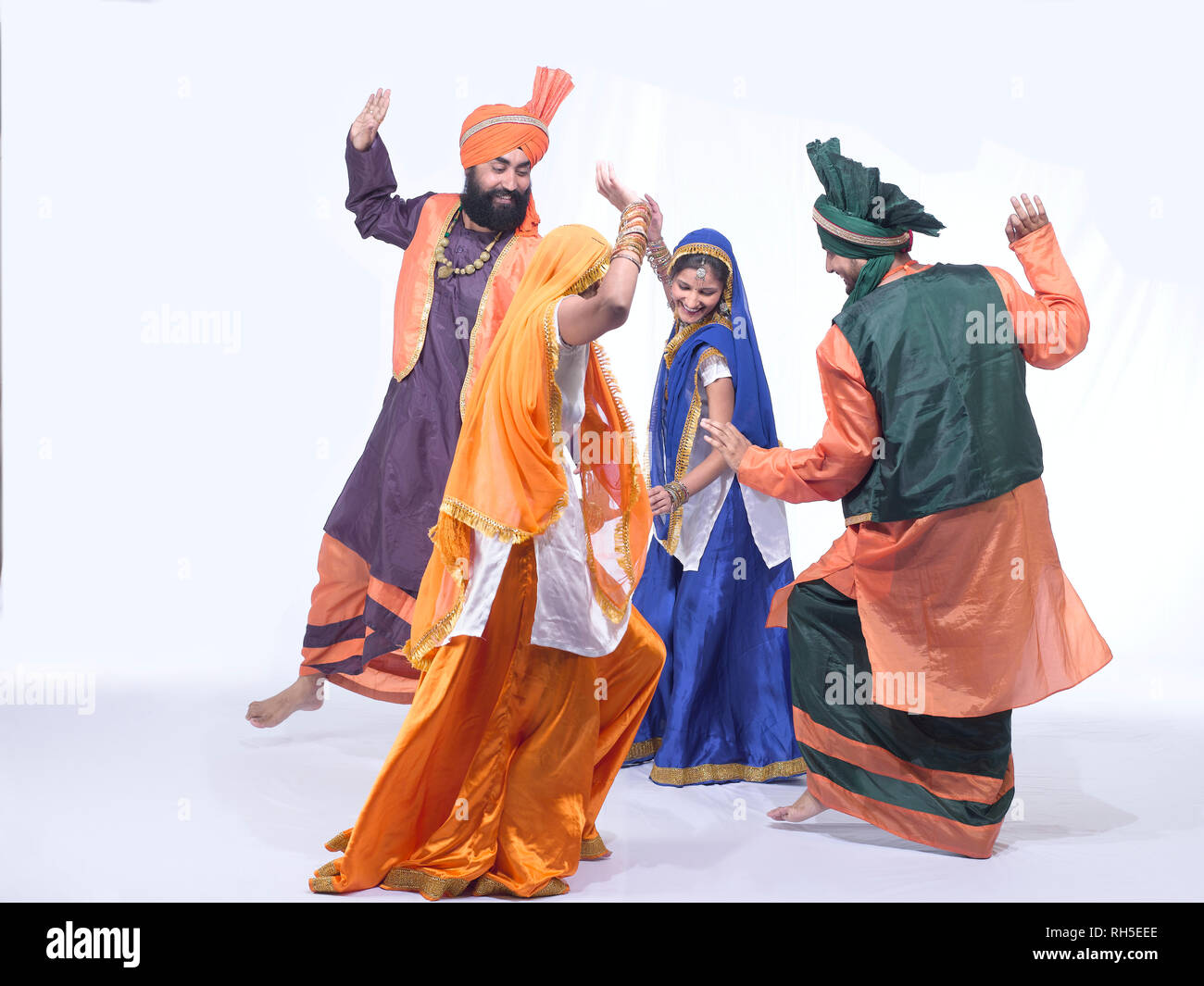 Porträt EINER GRUPPE VON BHANGRA TÄNZER Stockfoto