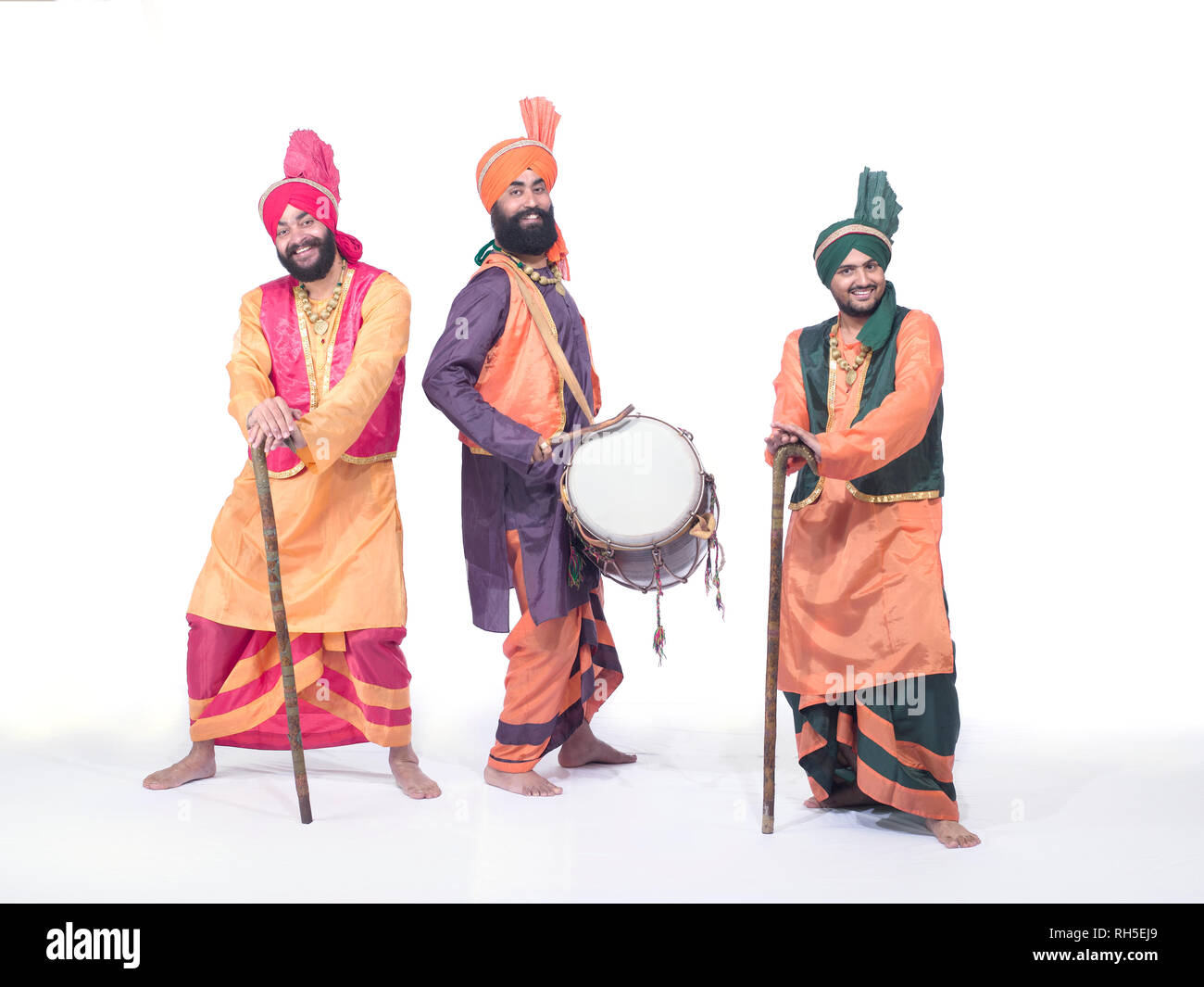 Porträt EINER GRUPPE VON DREI BHANGRA TÄNZER Stockfoto