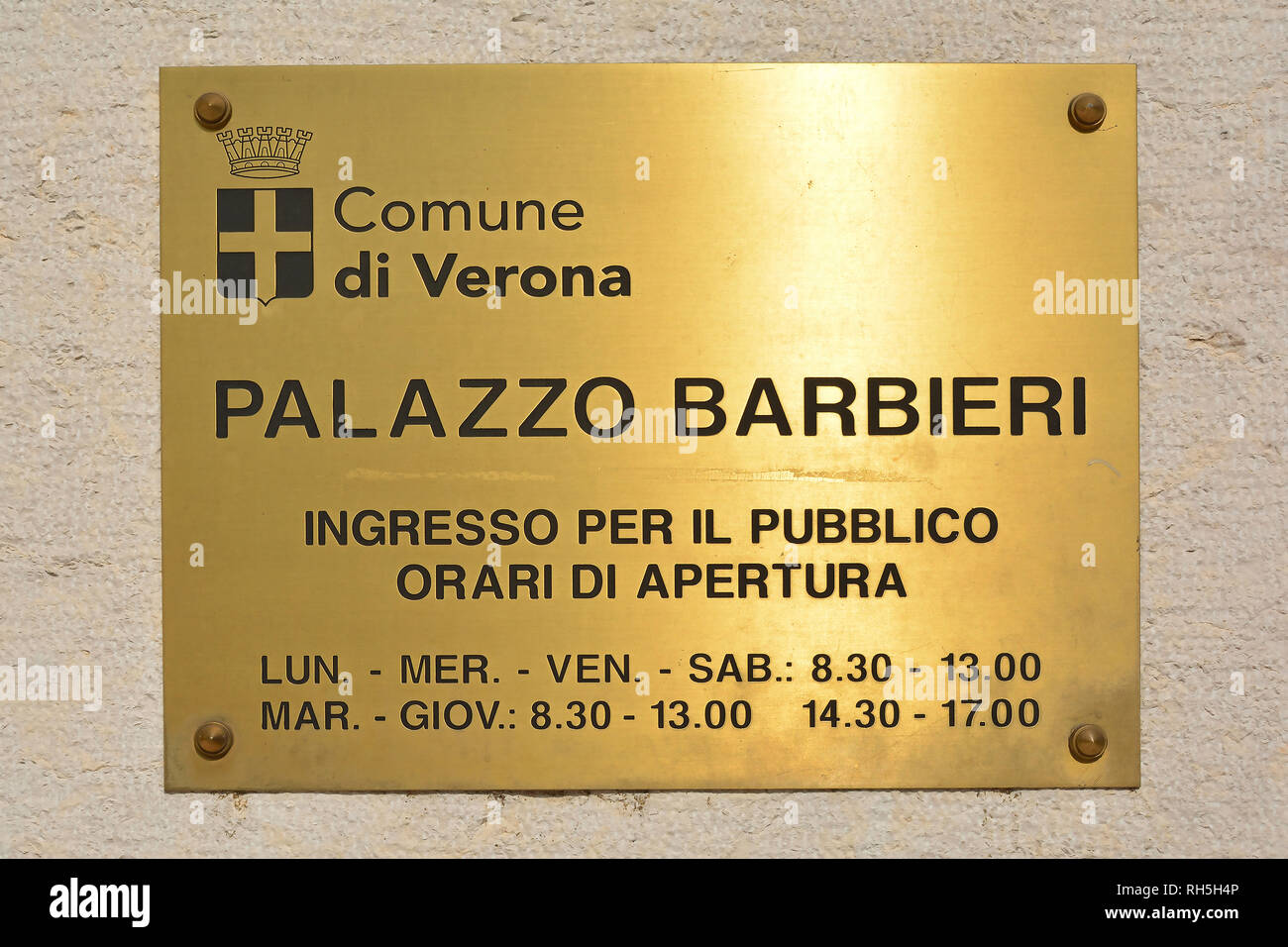 Behörden Schild am Sitz der Stadtverwaltung von Verona im Palazzo Barbieri - Italien. Stockfoto