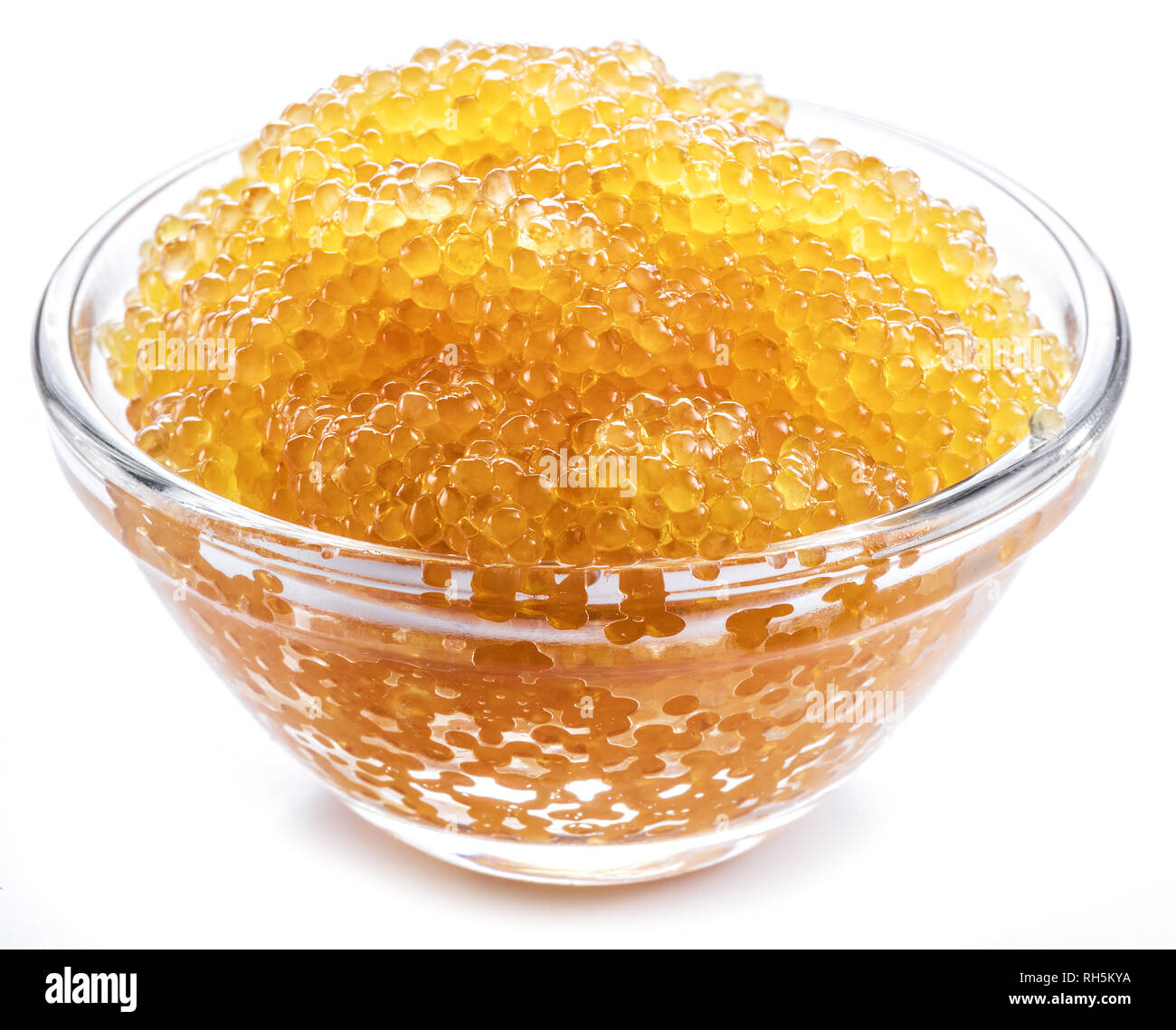 Hecht Kaviar oder Roe in der Schüssel auf weißem Hintergrund. Ansicht von oben. Stockfoto