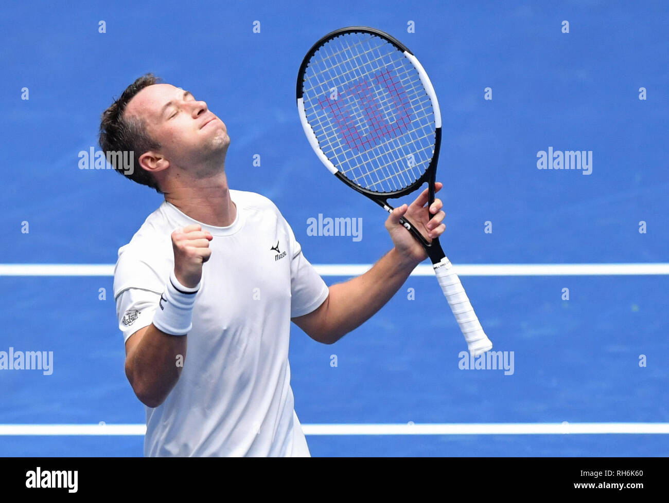 01. Februar 2019, Hessen, Frankfurt/Main: Tennis: Davis Cup, Qualifikation Deutschland - Ungarn in der Fraport Arena. Die Deutschen Philipp Kohlschreiber feiert seinen Sieg über die Ungarn Piros. Foto: Arne Dedert/dpa Stockfoto