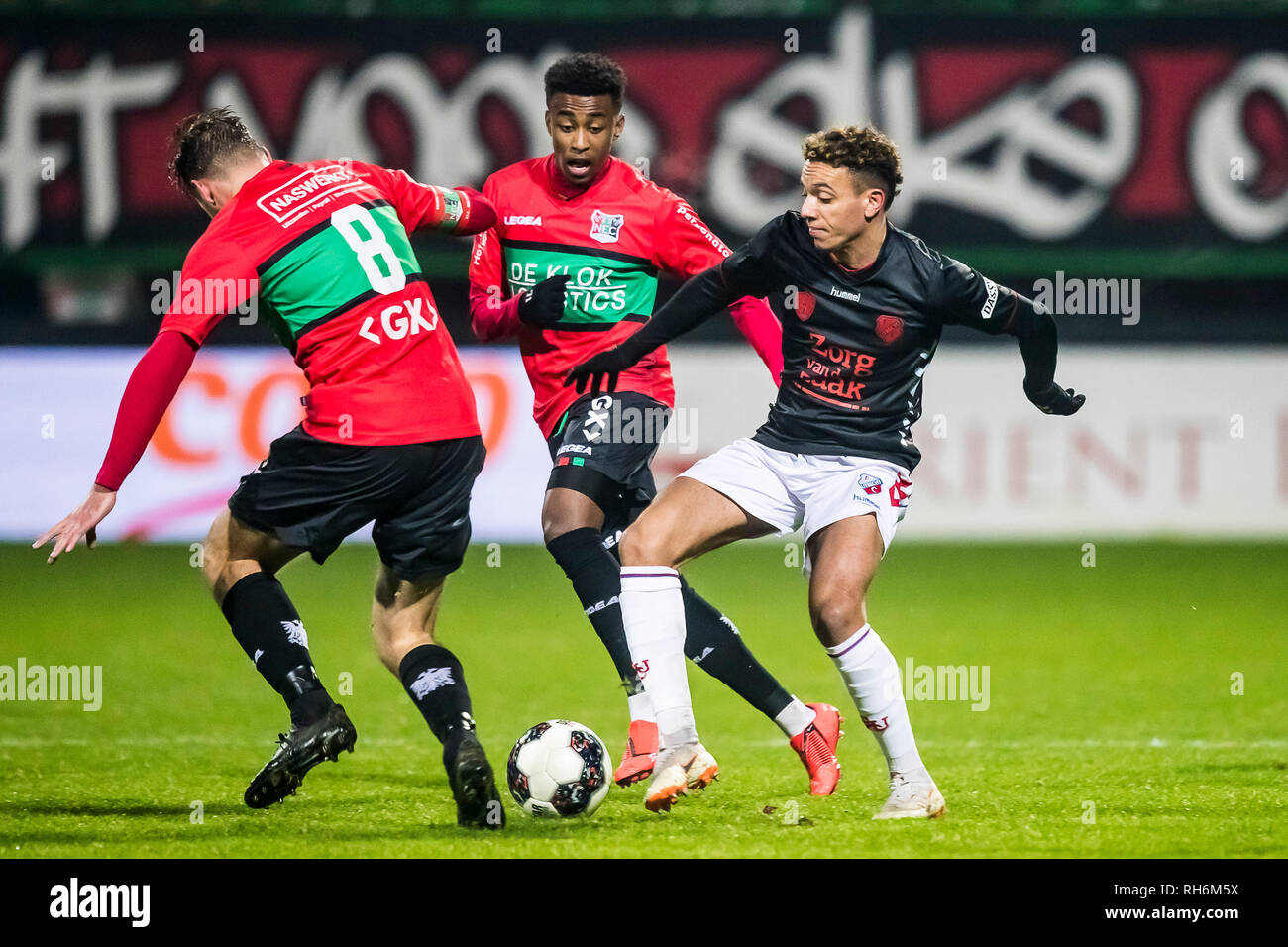NIJMEGEN, NEC-Jong FC Utrecht, Fußball, Keuken Kampioen Divisie, Saison 2018-2019, 01-02-2019, Goffert Stadium, Jong FC Utrecht player Keelan Lebon (R), NEC Spieler Mike Tresor Ndayishimiye (M), NEC Spieler Joey van den Berg (L) Stockfoto