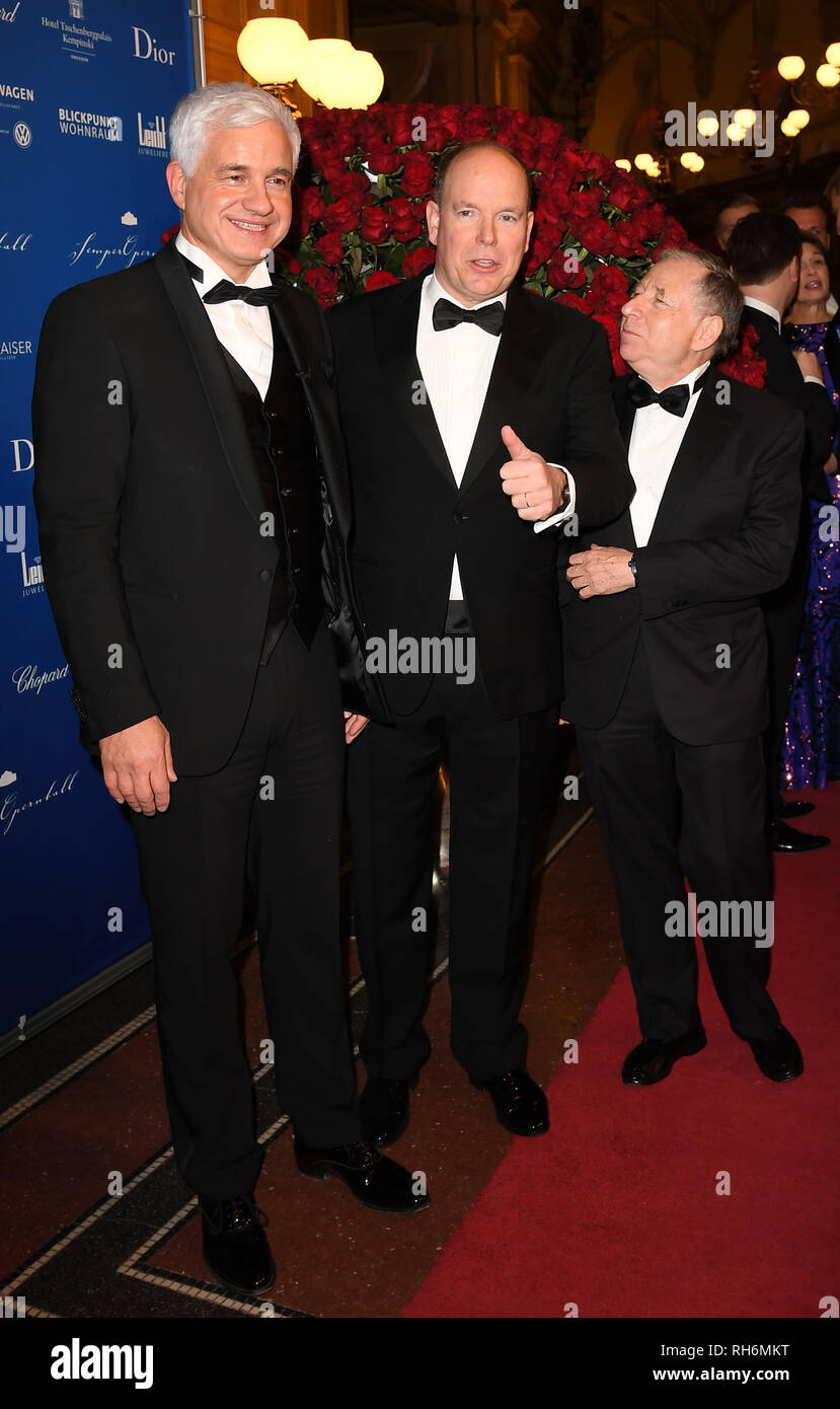 Dresden, Deutschland. 01 Feb, 2019. Hans-Joachim Frey (L-R), Leiter der Semperoper Ball, Prinz Albert von Monaco, und Jean Todt, Präsident der FIA Motorsport Verband, werden die 14 Semper Opernball teilnehmen. Das Motto der diesjährigen Ball ist 'Faszination Dresden - Träume wahr" kommen. Quelle: Britta Pedersen/dpa-Zentralbild/dpa/Alamy leben Nachrichten Stockfoto