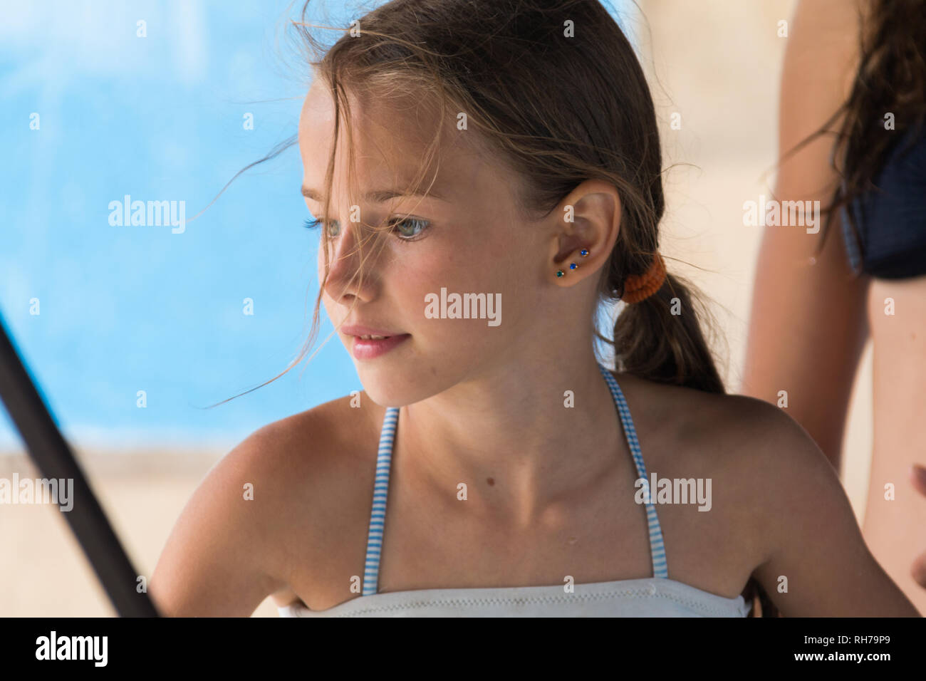 Madchen 12 jahre bikini -Fotos und -Bildmaterial in hoher Auflösung – Alamy