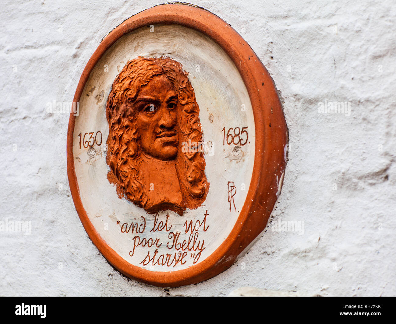 Plakette der König Charles II. an der Wand von Nell Gwynne's Cottage in Newmarket, Suffolk. Nell war hier in Begleitung Charles zu Newmarket Rennen. Stockfoto