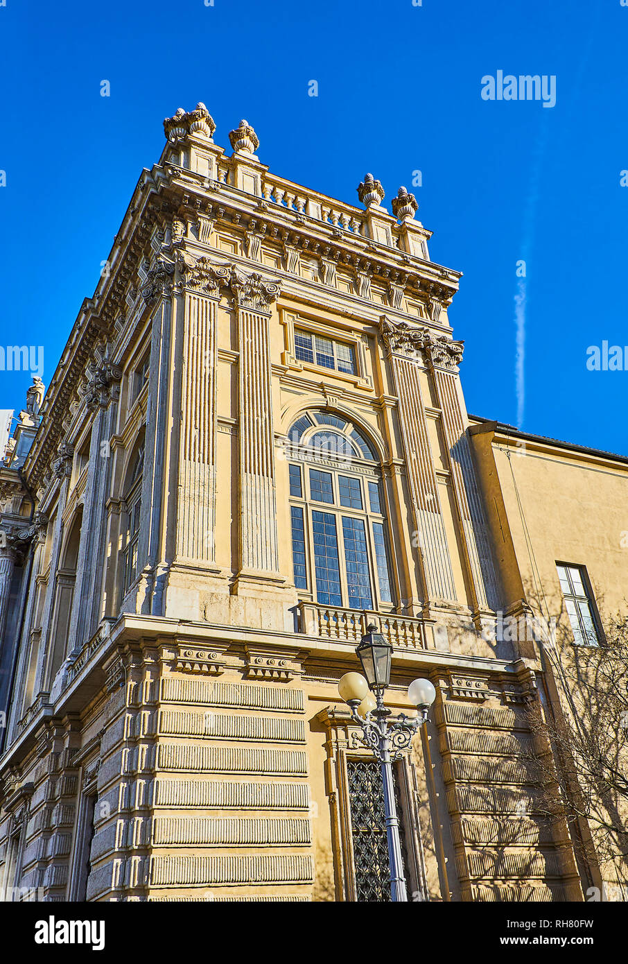 Turin, Italien - 31. Dezember 2018. Seitliche Detail der Fassade des Palazzo Madama in der Piazza Castello. Turin, Piemont, Italien. Stockfoto