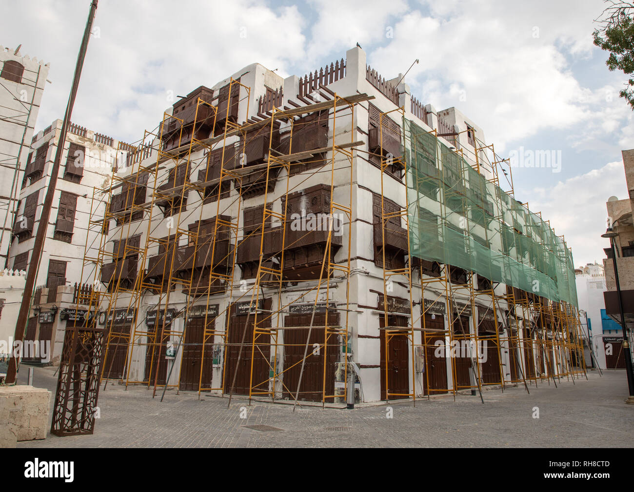 Restaurierung eines alten Haus mit Holz- mashrabiyas in al-Balad Viertel, Mekka Provinz, Jeddah, Saudi-Arabien Stockfoto