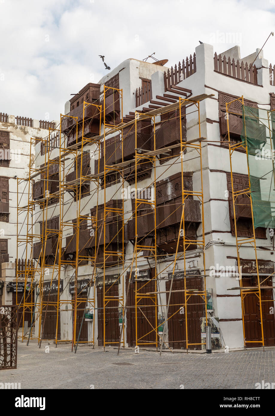 Restaurierung eines alten Haus mit Holz- mashrabiyas in al-Balad Viertel, Mekka Provinz, Jeddah, Saudi-Arabien Stockfoto