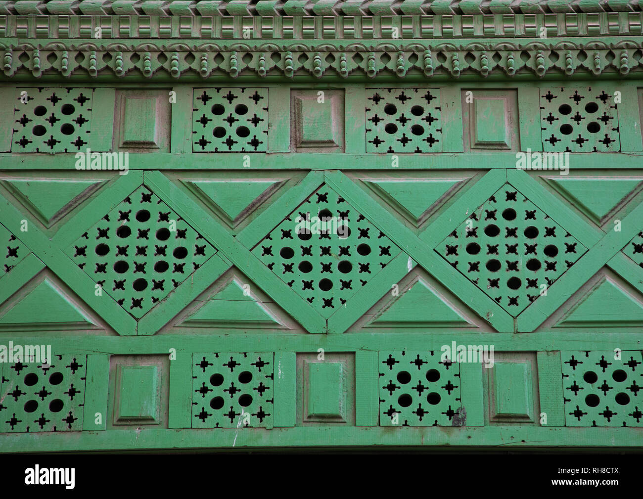 Detail eines hölzernen mashrabiya eines alten Hauses in al-Balad Viertel, Mekka Provinz, Jeddah, Saudi-Arabien Stockfoto