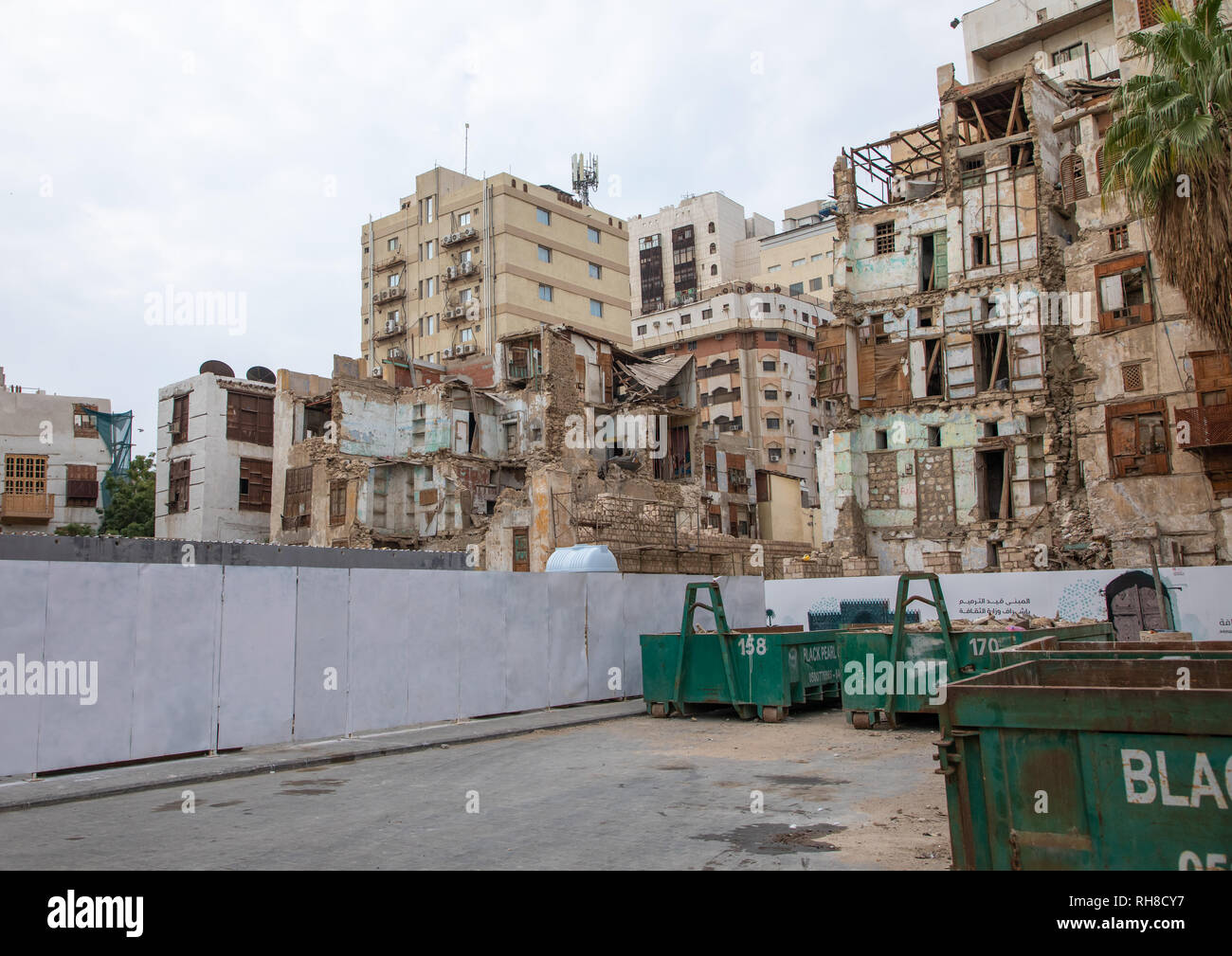 Restaurierung eines alten Haus mit Holz- mashrabiyas in al-Balad Viertel, Mekka Provinz, Jeddah, Saudi-Arabien Stockfoto