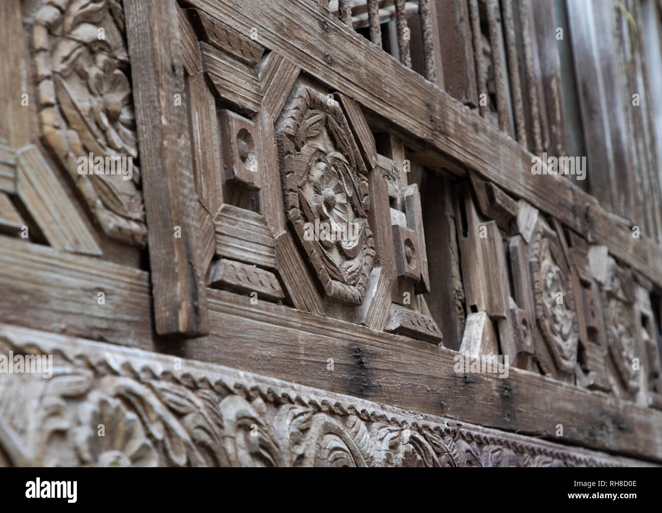 Detail eines hölzernen mashrabiya eines alten Hauses in al-Balad Viertel, Mekka Provinz, Jeddah, Saudi-Arabien Stockfoto