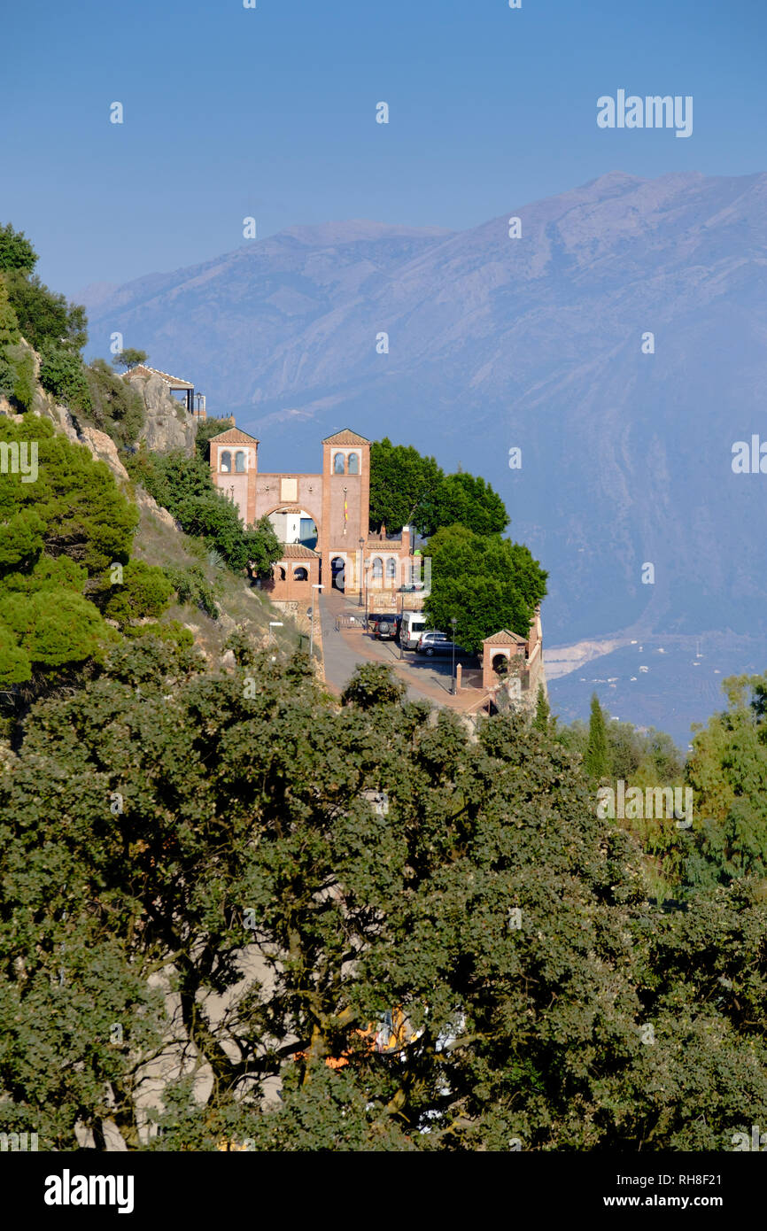 Das Tor zum Berg Dorf von Comares, Axarquia, Malaga, Andalusien, Spanien Stockfoto