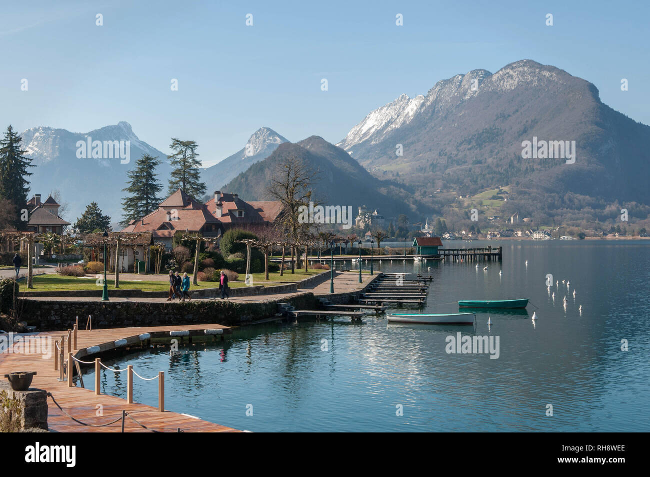 Blick auf den See von Annecy von Abbaye de Talloires in Frankreich Stockfoto