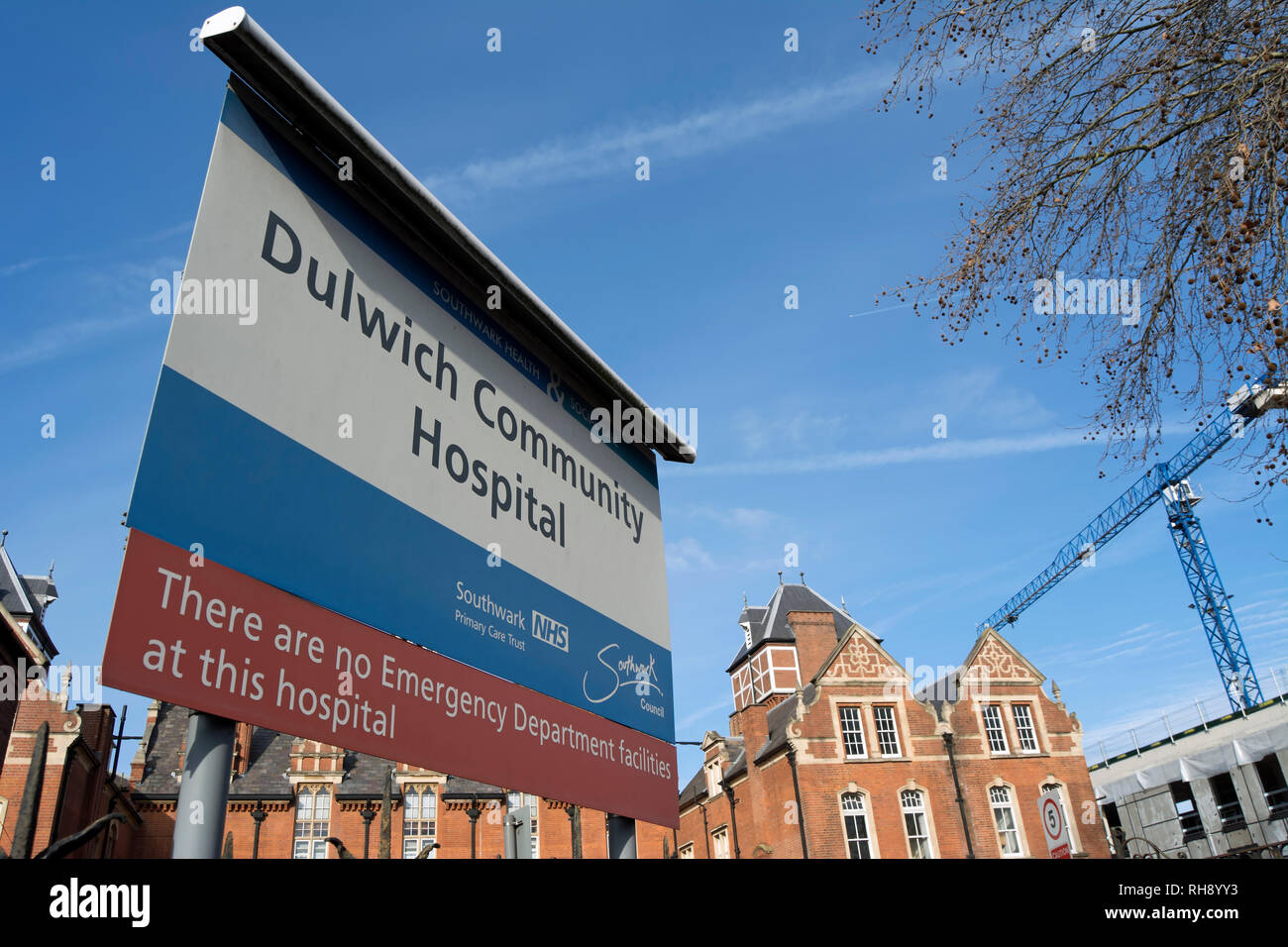 Eingangsschild in Dulwich Community Hospital, East Dulwich, London, England Stockfoto