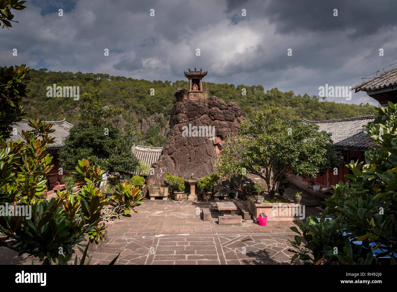 Shizhong Tempel, auch als Steinerne Glocke buddhistischen Tempel, zur Shibao-pagode Berg (Shibaoshan), Yunnan, China bekannt Stockfoto