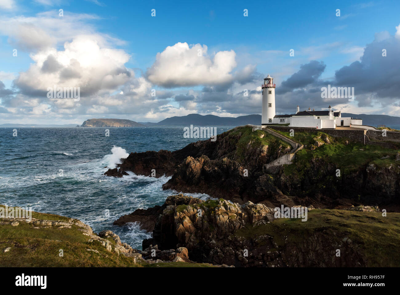 Fanad Head Lighthouse auf den wilden Atlantik im Norden Donegal Stockfoto