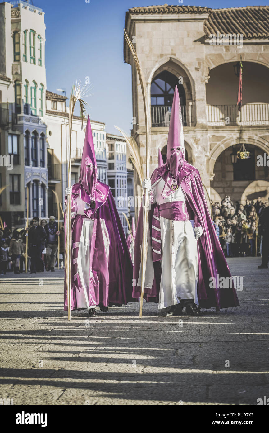 Prozession während der Heiligen Woche in Zamora, Spanien. Heilige Woche in Zamora, Spanien (Osterwoche) ist das jährliche Gedenken an die Leiden Jesu Christi Stockfoto