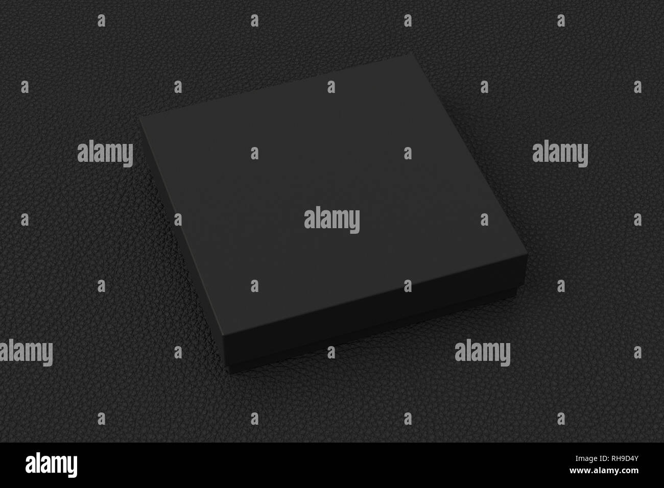 Leere schwarze quadratische flache Geschenkbox auf schwarzem Hintergrund. Mit Beschneidungspfad um den Rahmen. Stockfoto