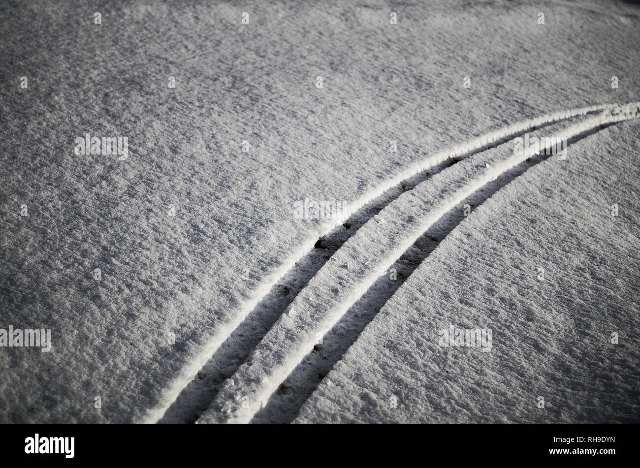 Spuren im Schnee Stockfoto