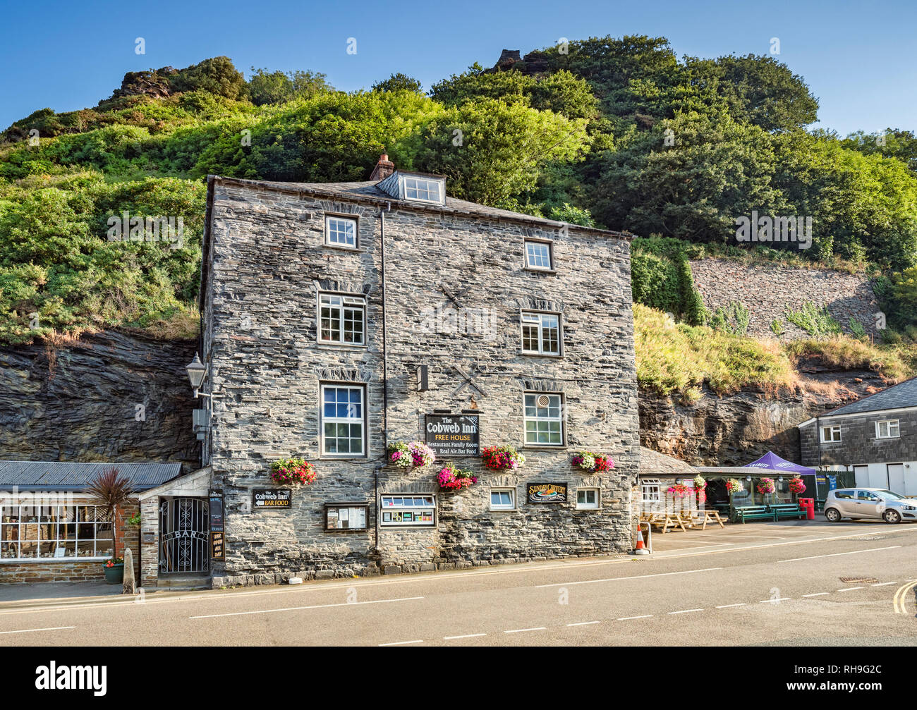 Vom 2. Juli 2018: Garfield, UK: um den Verlauf des Cobwebs Inn, ein Freies Haus in der Cornish Dorf. Stockfoto