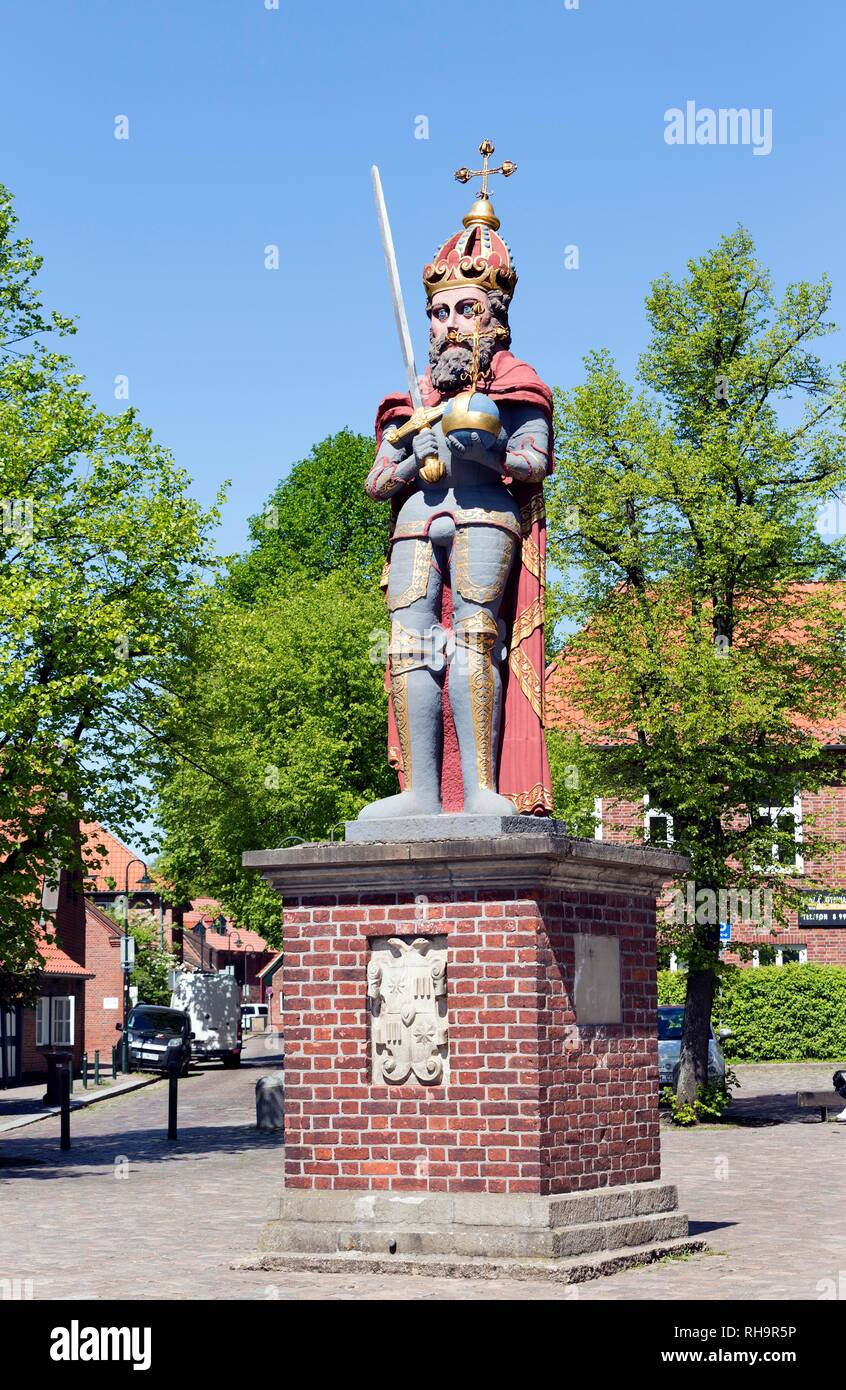 Wedeler Roland, Roland auf dem Marktplatz, Symbolfigur für die Stadt Wedel, Schleswig-Holstein, Deutschland Stockfoto