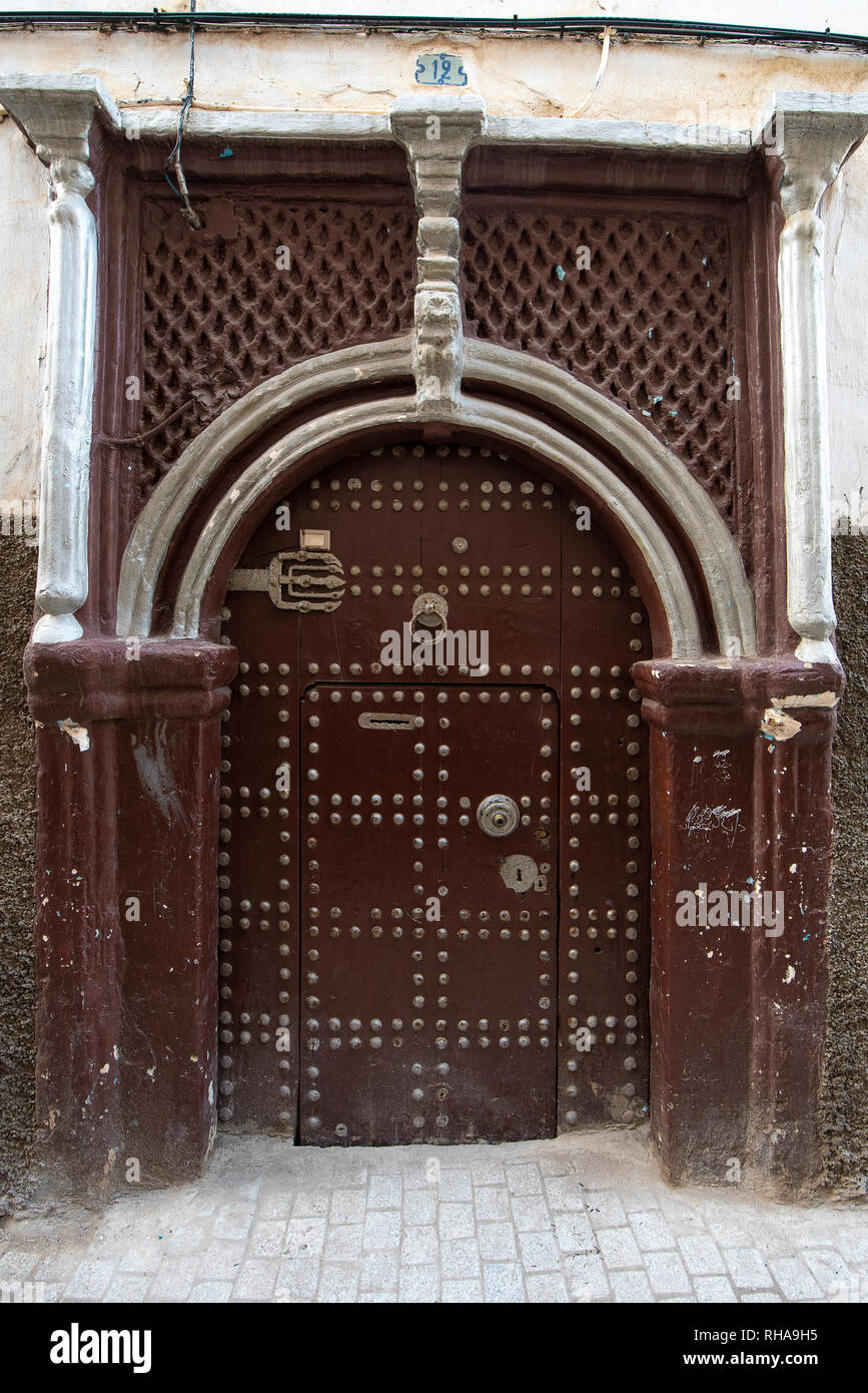 Typische Alte Braune Kunstvoll Geschnitzten Nieten