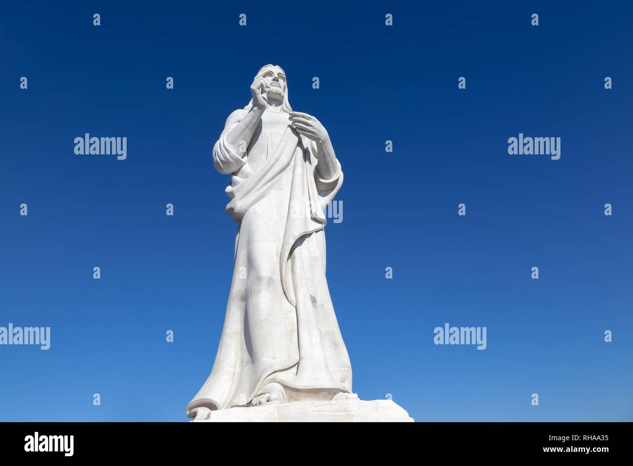 Statue von Jesus Christus in Havanna auf Hintergrund blauer Himmel, Kuba Stockfoto